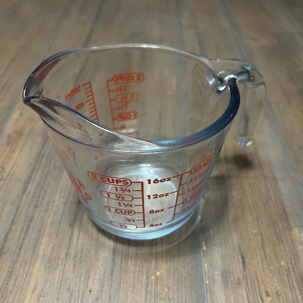 Anchor Hocking 2 cup glass measuring cup